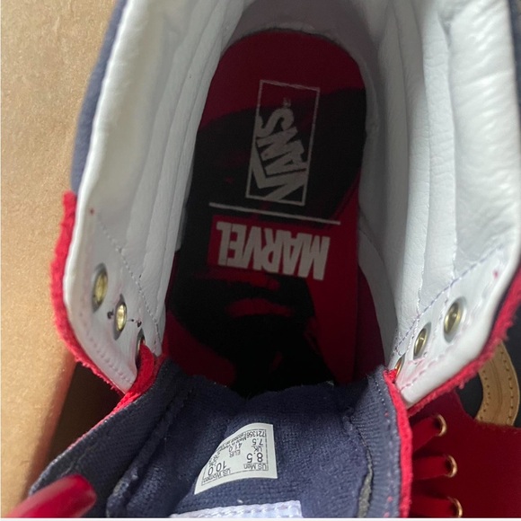 Captain Marvel sk8-hi VANS - Picture 4 of 8